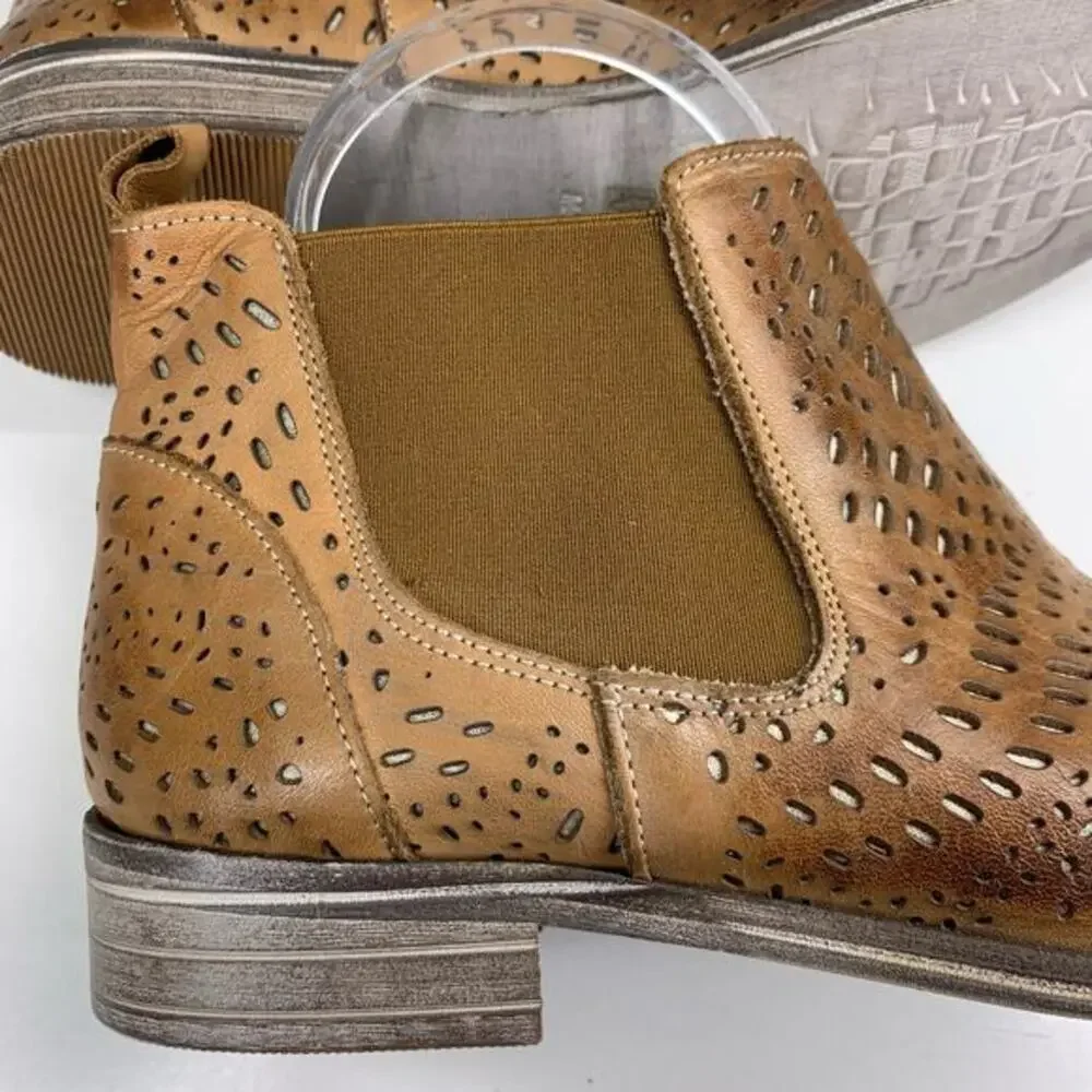GARNET HILL Brown‎ Leather Laser-Cut Eyelet Chelsea Boots Size 8